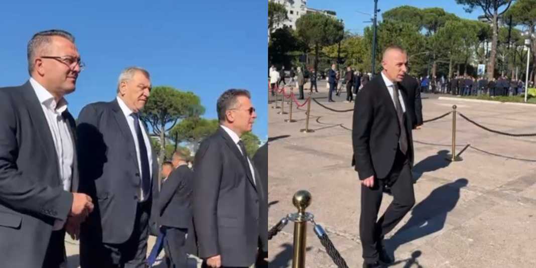 Homazhet për Fatos Nanon, Mediu, Duka dhe Ndoja mbërrijnë në Pallatin e Kongreseve