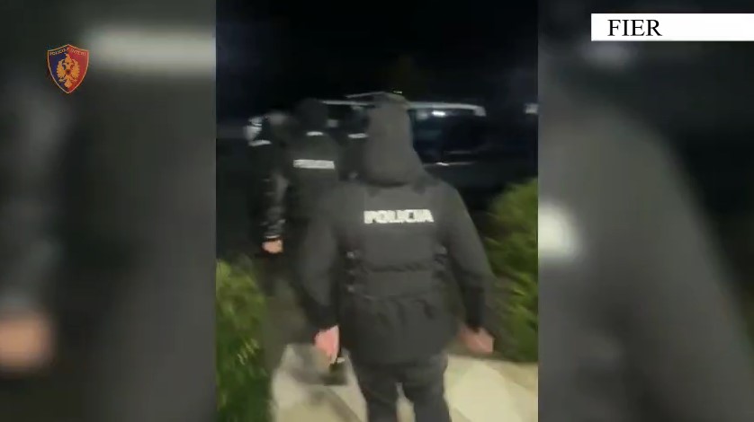 I biri vrau policin 1 vit më parë, arrestohet 57-vjeçari në Fier, i kapet pistoletë dhe fishekë