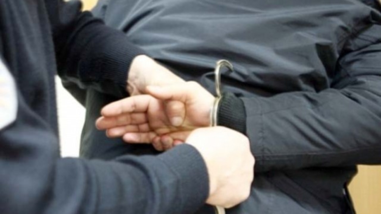 I dënuar me mbi 5 vite burg nga GJKKO për pjesëmarrje në një grup kriminal, arrestohet 28-vjeçari në Fushë Milot