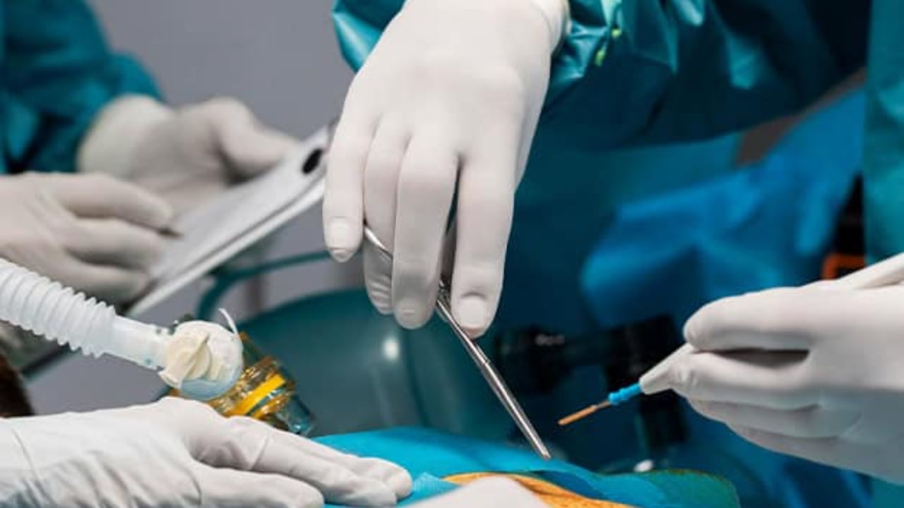 I mituri u plagos me thikë, Spitali i Durrësit: Zemra kishte dy çarje nga 2 cm, i mituri po trajtohet në Reanimacion