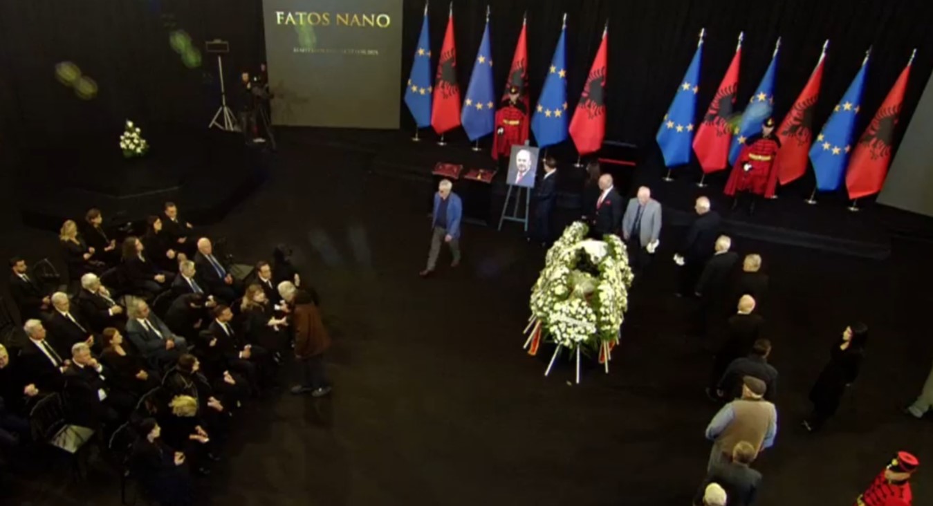 Ikja e Fatos Nanos, nisin homazhet publike në Pallatin e Kongreseve