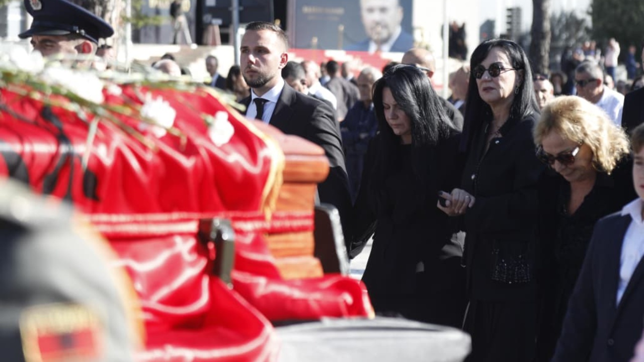 Ikja mortore e Nanos me urimin për të gjallët “Mos vdeksh kurrë!”