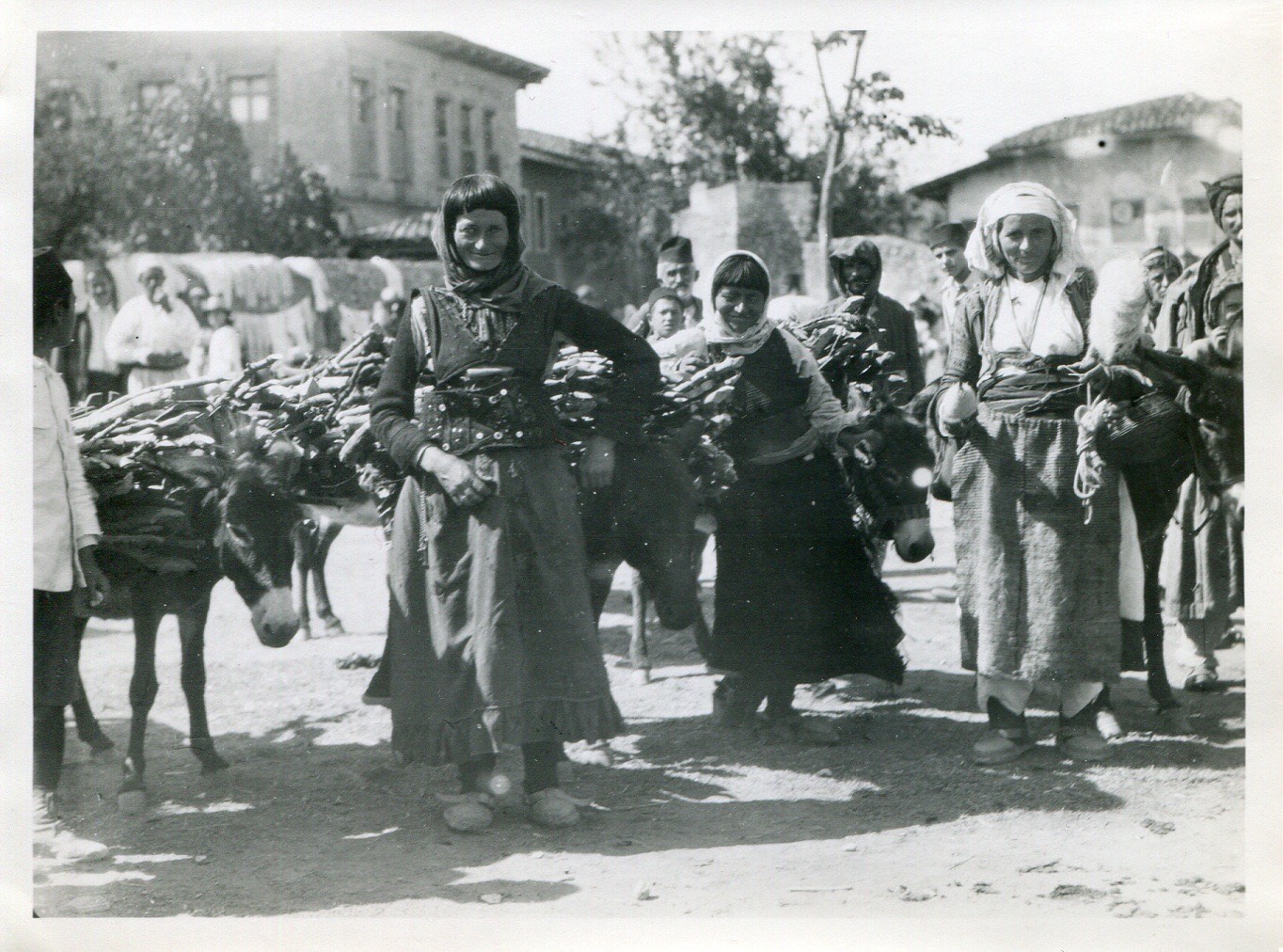 Imazhet e rralla e të panjohura të antropologut zviceran! Artisti që realizoi fotografi nga jugu në veri në celuloid, dëshmi të “krizës së bukës”