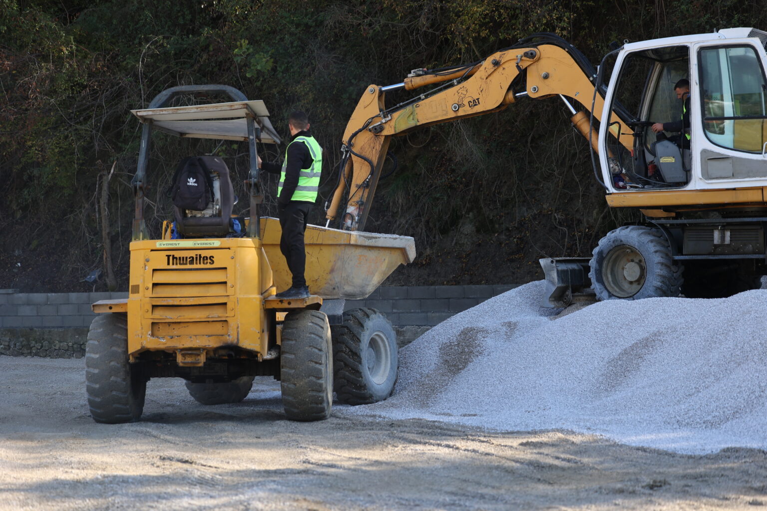 Investimi në fushën e Krujës drejt përfundimit, FSHF ndjek nga afër punimet
