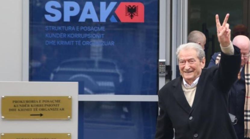 Ironia e Manjanit për thirrjen e Berishës në Spak/ Mora zarfin për 21 Janarin…, por ishte bosh