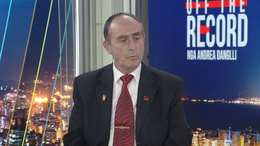 Ish-drejtuesi i Policisë: U grabitën 550 mijë armë në 1997 dhe veç 1/3 e tyre u grumbulluan