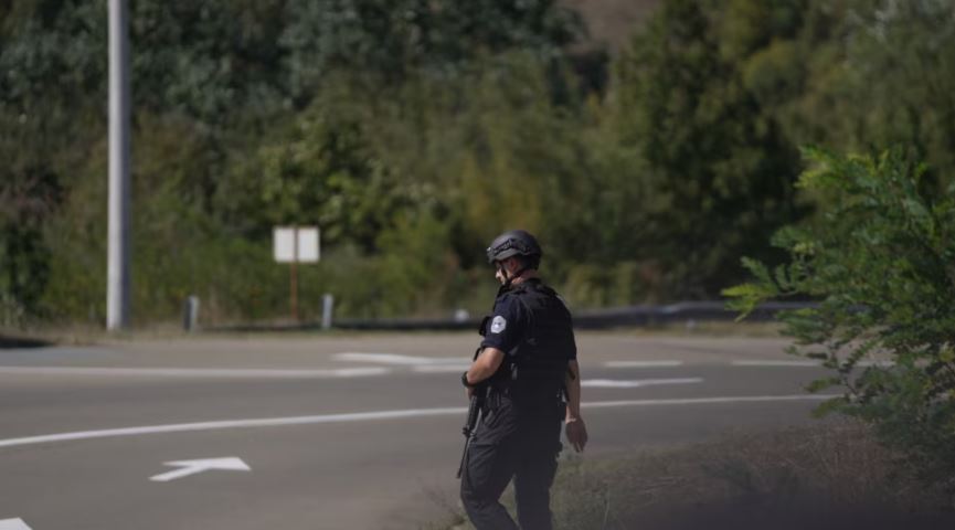 Ish-polici i Kosovës lirohet nga paraburgimi në Serbi
