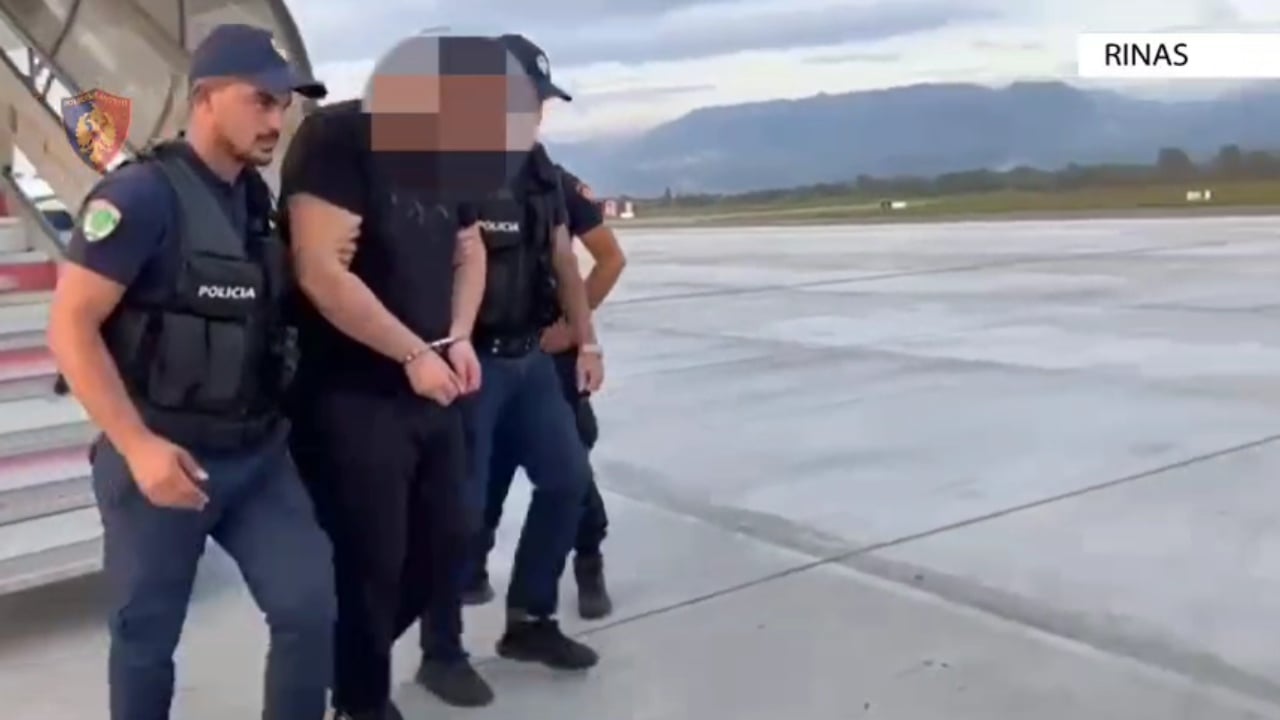 Ishin në kërkim, kapen tre persona në Rinas, mes tyre Denis Xhelili që ‘furnizonte’ Anglinë drogë të klasit A