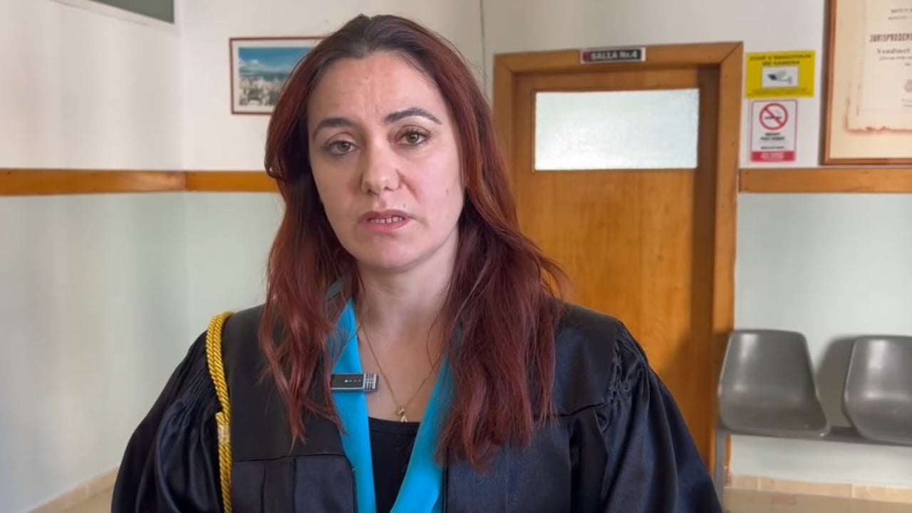 “Ishte njeri i mbyllur, viktima kishte pajtuar edhe gjaqe”/ Vrau babanë me thikë, avokatja e 25-vjeçarit: I ati i ka thënë kujdes…