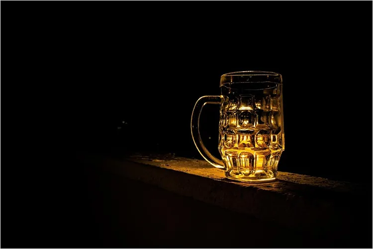 Ja çfarë i ndodh trurit tuaj kur pini birrë