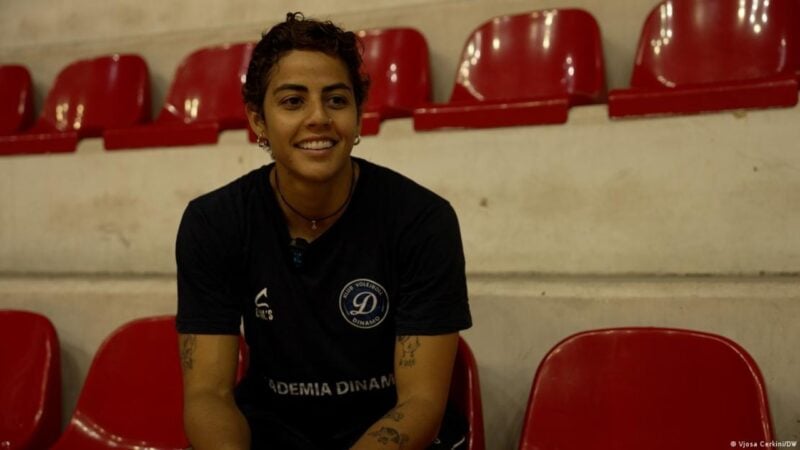 “Jam shkatërruar, ndjej sikur po humbas mendjen”/Iu nënshtrua testit të gjinisë, volejbollistja e Dinamos: Çdo ditë në dhomën time…