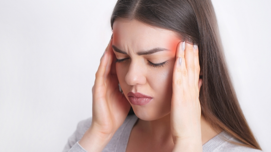 Jo menjëherë ilaçe, ja 6 ushqime që ndihmojnë në lehtësimin e dhimbjes së kokës