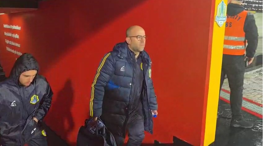 Kandidati i opozitës në Cërrik “shmang” zgjedhjet, vijon aktivitetin si mjek në skuadrën e Elbasanit