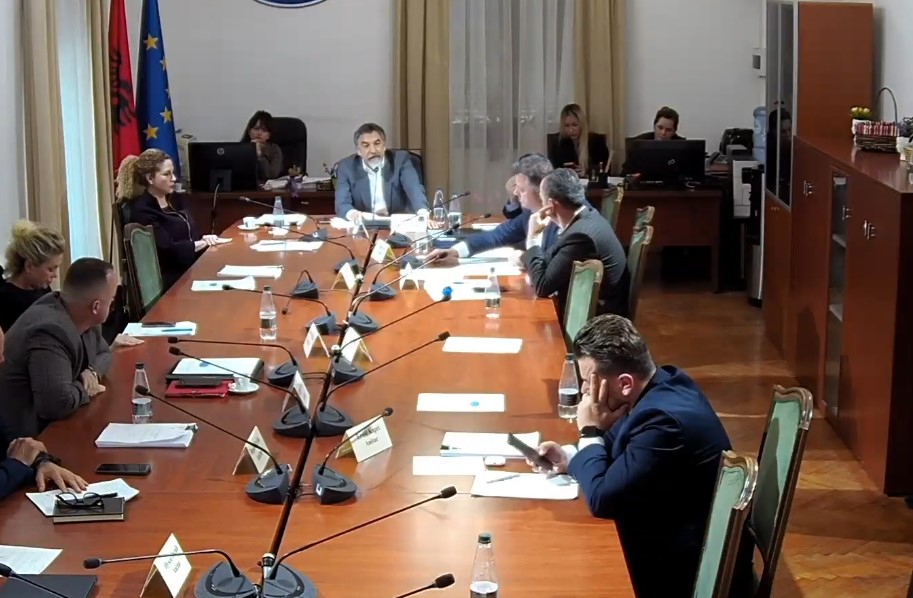 “Kë sheh ti…”/ Debate në Komisioni për Sigurisë, Çuçi kërkon përjashtimin e Nokës