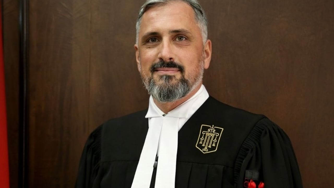 KED u njoftua për gjyqtarin agjent/ Dokumenti sekret për Asim Vokshin. Këshilli nën drejtimin e Sokol Sadushit shkeli procedurat për verifikimin e integritetit