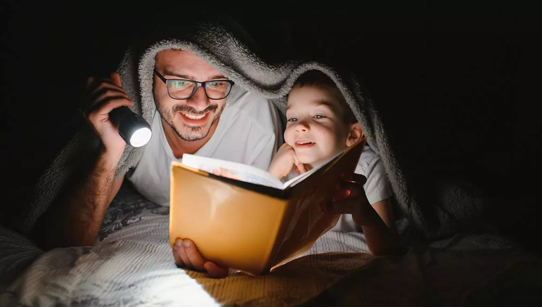 Këshilla e thjeshtë e Einstein për fëmijë më të zgjuar, nuk ka të bëjë fare me orët e gjata të studimit