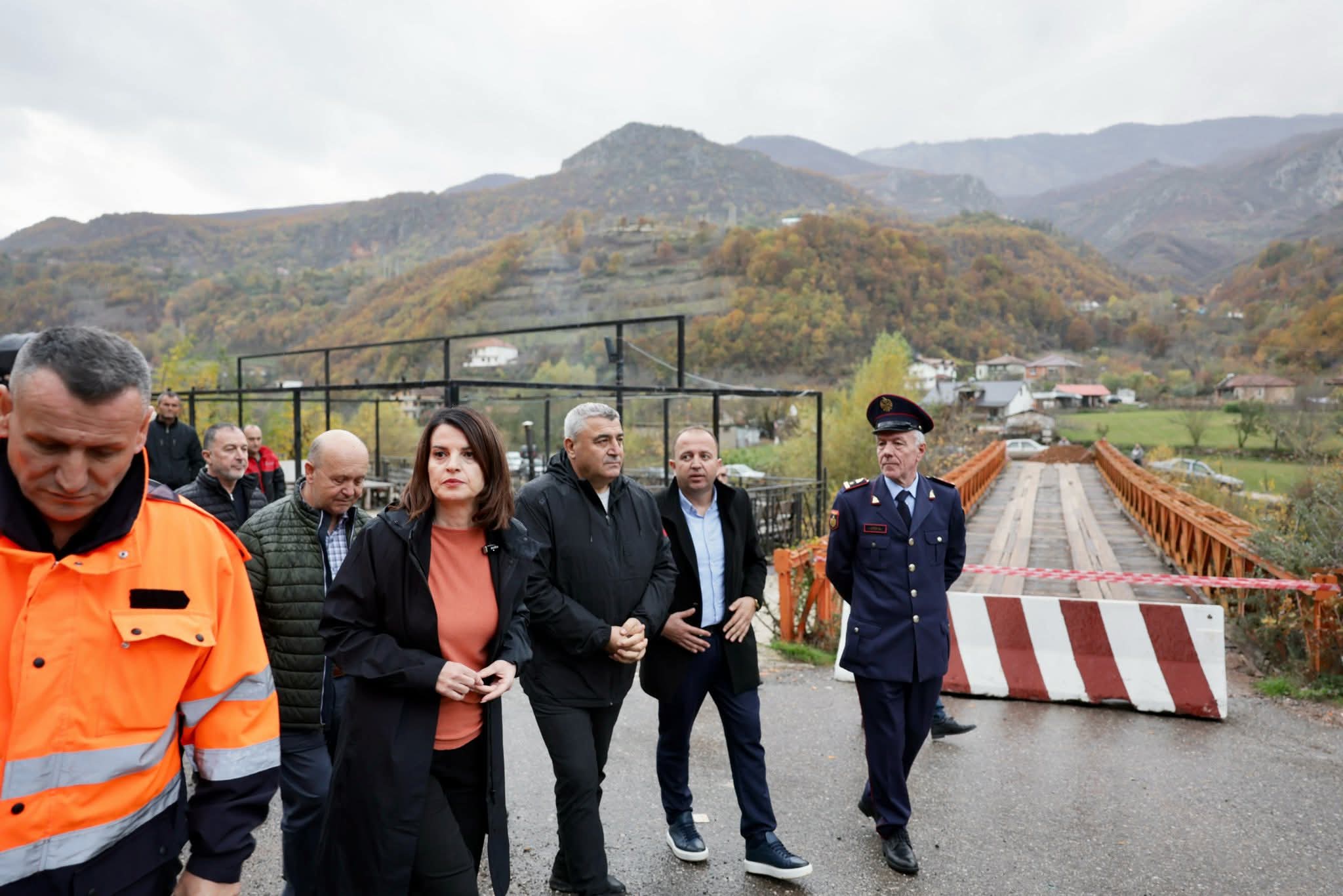 Koçiu inspekton urën e dëmtuar në fshatin Xhyrë: Të gjitha strukturat do jenë në terren për sigurinë e qytetarëve