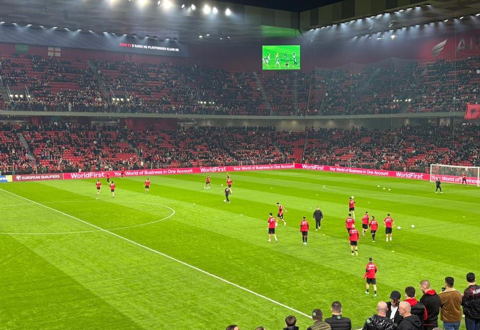 Kombëtarja zbret në fushë, pritet me brohorima nga publiku