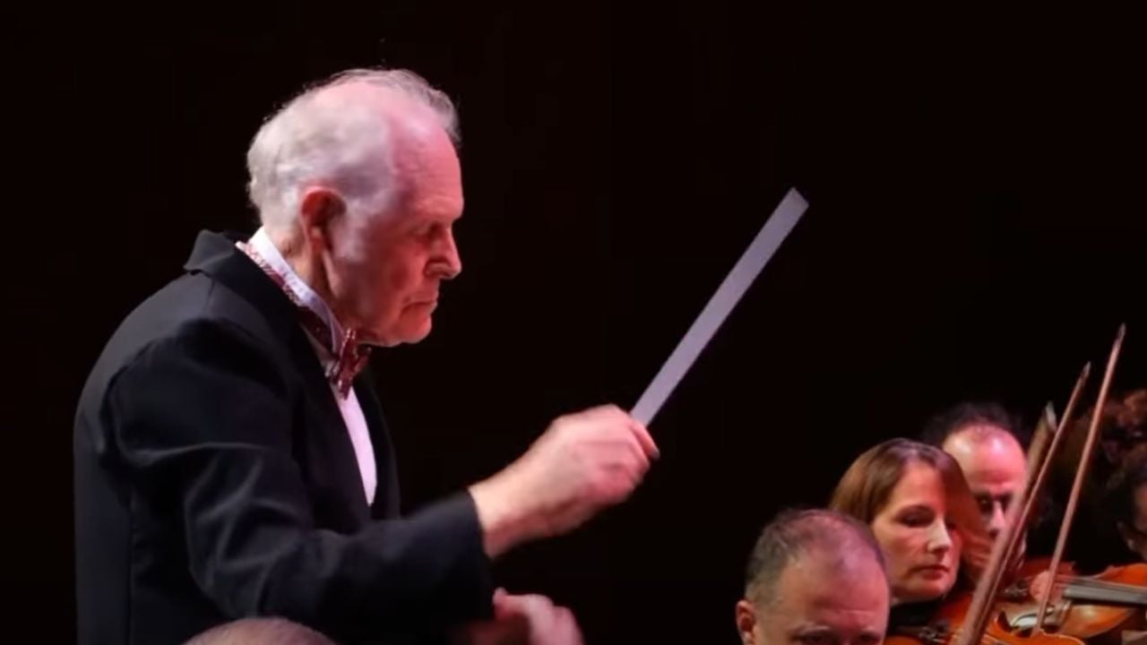 Koncert simfonik nga maestro Peter Michael Garst në TKOB/ Dirigjenti nderohet nga ministri i Kulturës: Ndihmoi Shqipërinë në kohët më sfiduese të tranzicionit