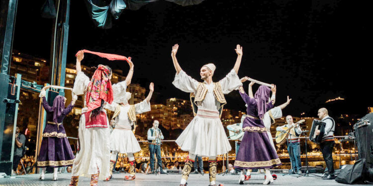 Koncerti “Shqipëri, o nëna ime…” nga Ansambli Popullor si një himn i dedikuar atdheut dhe rrënjëve tona