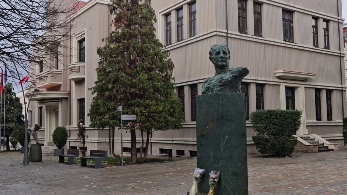 Korça përkujton Llazar Zai Fundon, përjetësohet pas 81 vitesh me një bust intelektuali që pagoi me jetë mendimin e lirë