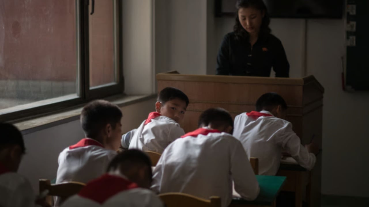 Koreja e Veriut bën rusishten lëndë të detyrueshme në shkolla, forcohet edhe më shumë bashkëpunimi mes vendeve që pas pushtimit të Ukrainës në vitin 2022