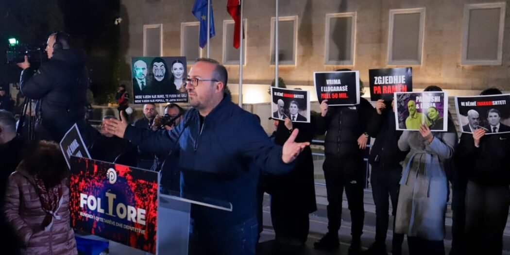 Korreshi: Ka ardhur dita që Ramës prangat t’i vihen në mes të këtij sheshi!