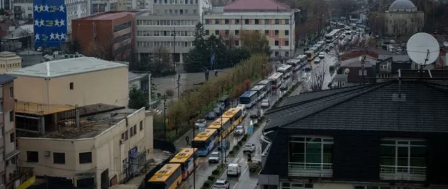 Kosovë/ Mosmiratimi i buxhetit rrezikon mirëqenien sociale