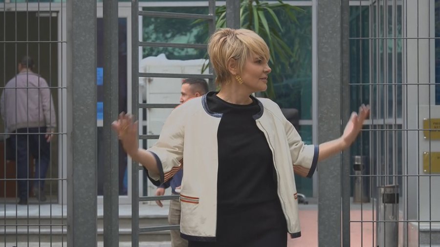 Kryemadhi paraqitet në SPAK me ‘look’ të ri