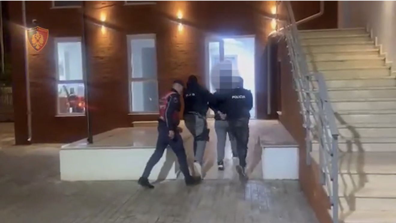 Kuçovë/Sekuestrohen armë zjarri, municion luftarak dhe lëndë narkotike kanabis.