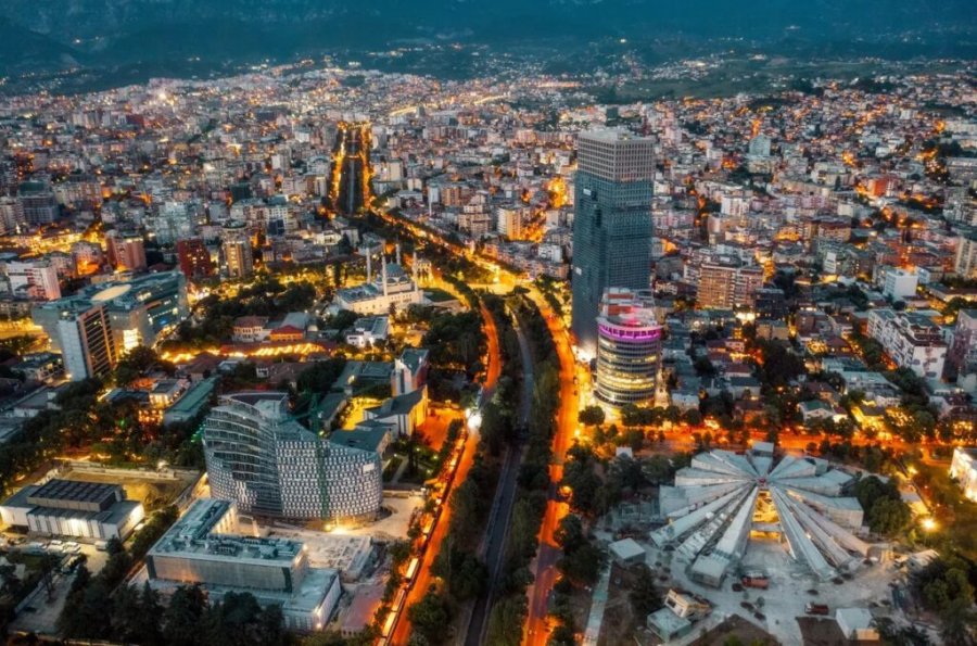 Kullat, përveçse po zgjerohen më tej në Tiranë, tashmë po ‘pushtojnë’ dhe bregdetin