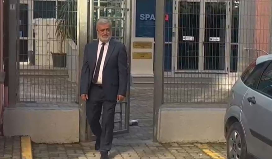 “Kur na thërret drejtësia, duhet të paraqitemi”/ Gati një orë brenda ambjenteve të SPAK, ja çfarë deklaroi Rrumbullaku