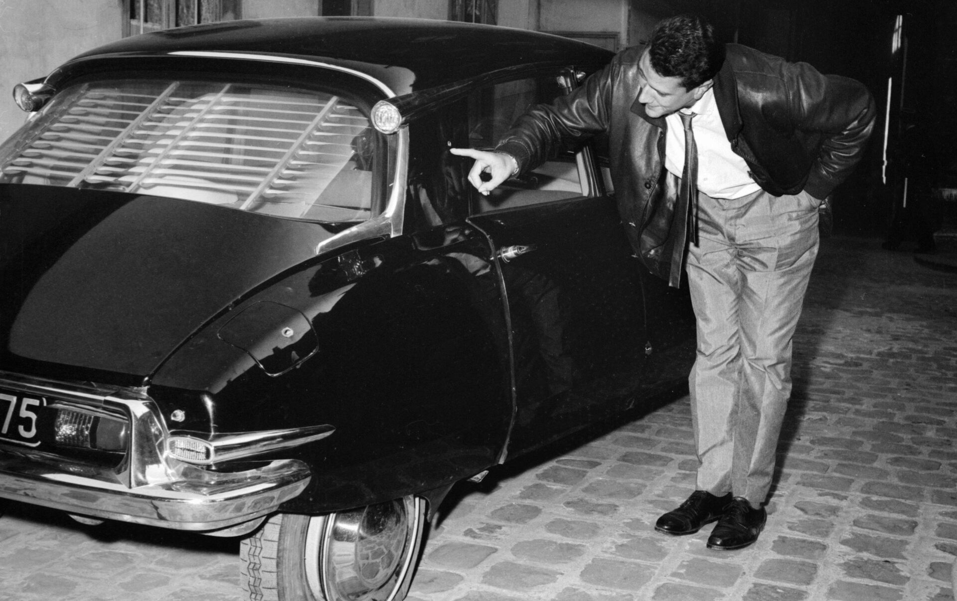 Kur u sulmua presidenti/ “Po pulat, shpëtuan?”… Një atentat dhe një barcoletë