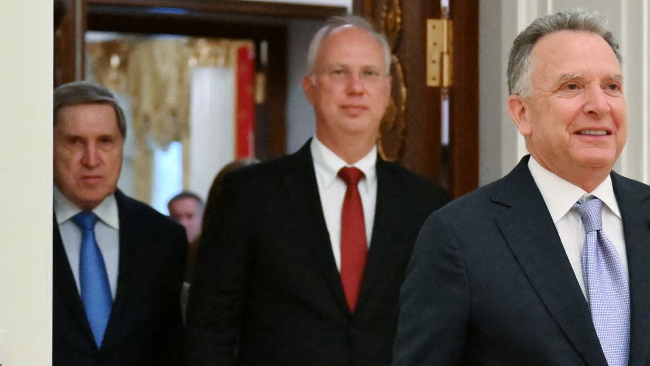 Kush e nxori regjistrimin mes të besuarve të Trump dhe Putin? Zyrtari i Kremlinit dyshon te Whatsapp: Ka disa biseda që mund të…