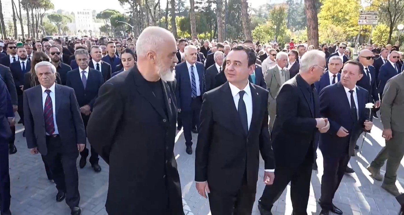 Kush ishin liderët që morën pjesë në ceremoninë e Fatos Nanos
