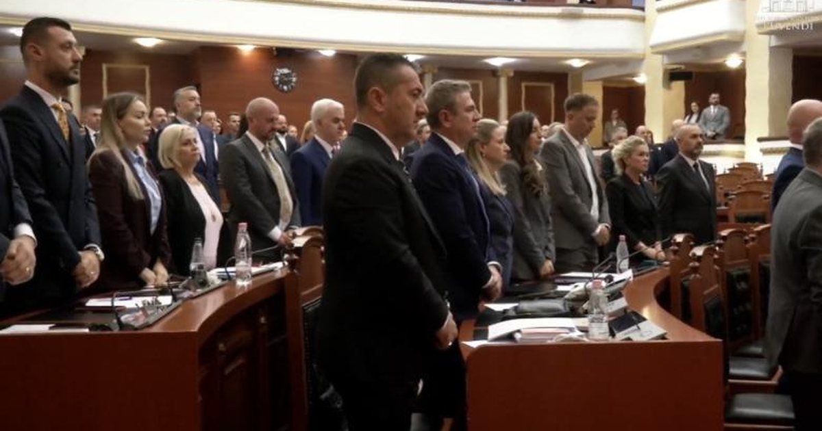 Kuvendi mban 1 minutë heshtje për ndarjen nga jeta të ish-kryeministrit Fatos Nano