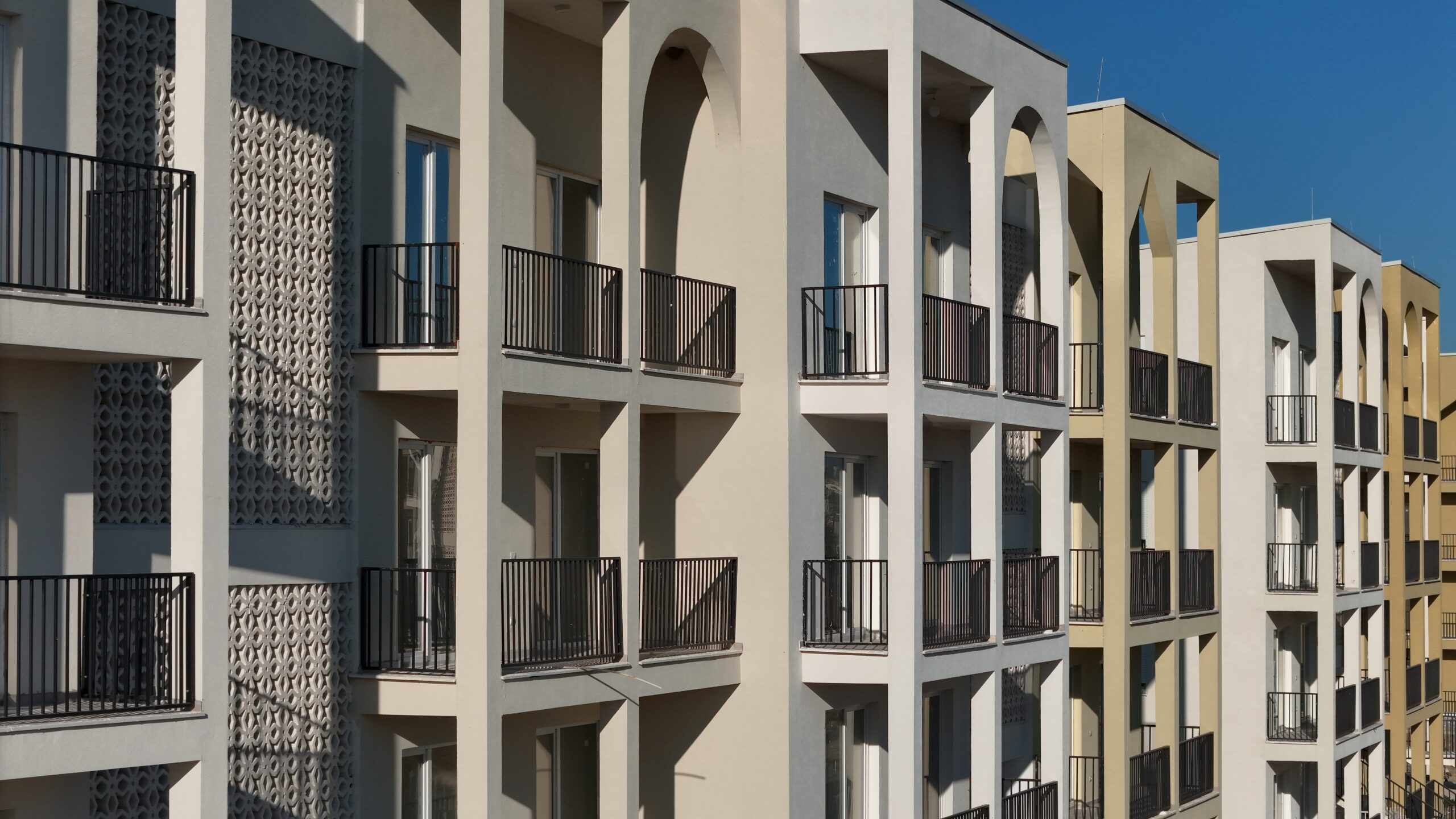 Lagjja e re në Spitallë ende e pabanueshme, 996 apartamente do të strehojnë mbi 4 mijë të pastrehë nga tërmeti