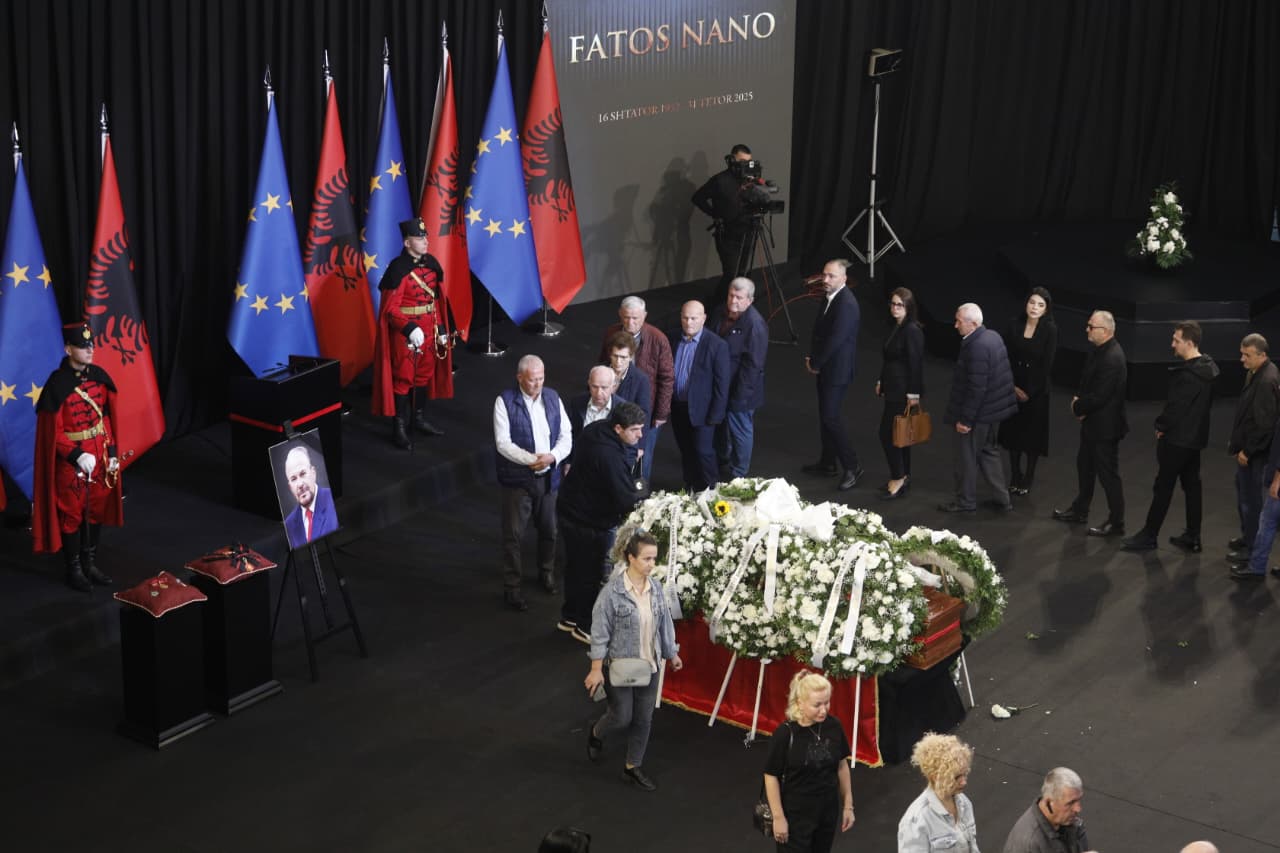 Lamtumira për Nanon në Sharrë, reagon Ngjela: Turp kombëtar, duhet të prehet në varrezat e personaliteteve të kombit