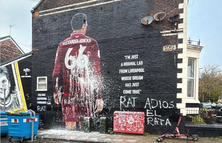 “Lamtumirë, miu”; vandalizohet murali i Trent Alexander-Arnold pranë “Anfield”