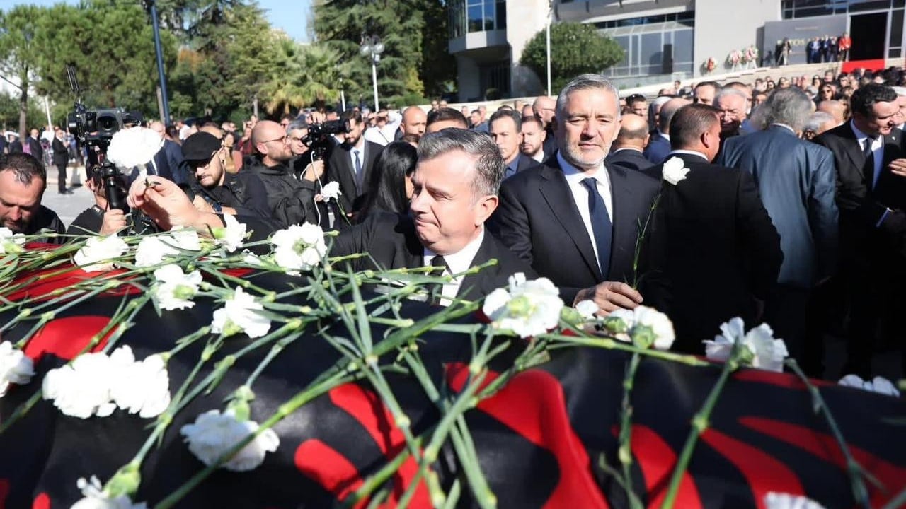 “Lamtumirë”/ Taulant Balla pas ceremonisë mortore të ish-liderit historik të PS-së: Kongresi i fundit me Fatos Nanon