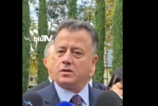 Lapsusi në Vlorë dhe përjashtimi i anëtares së PD-së, komentuesit “masakrojnë” Flamur Nokën