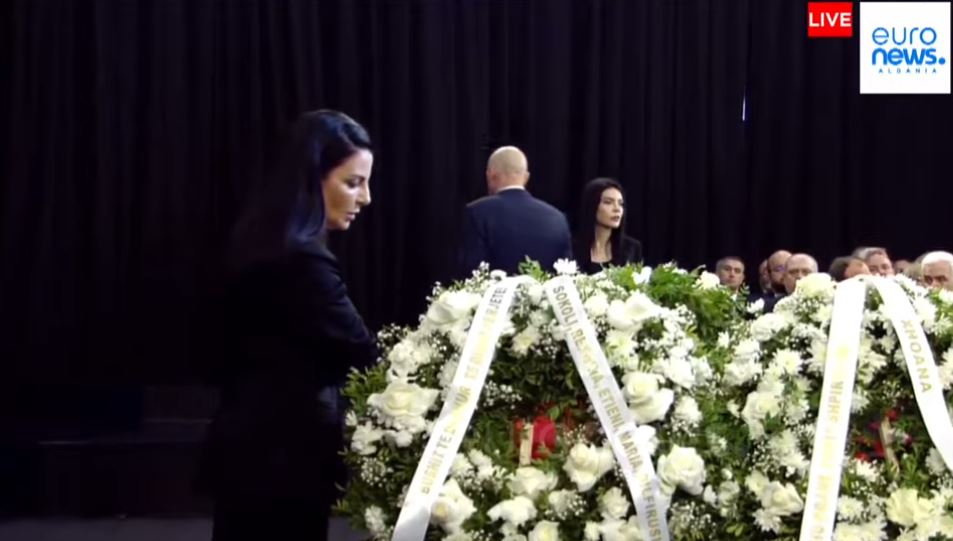 LIVE- Kabineti qeveritar homazhe në nderim të ish-kryeministrit Fatos Nano