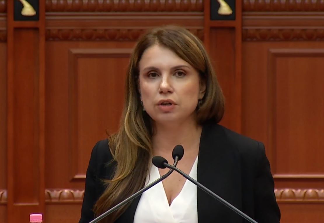 Lufta “e çmendur” e Llagamit për në Kushtetuese