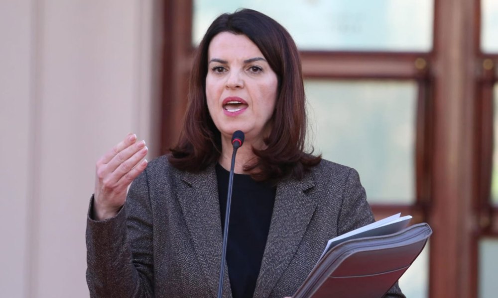 “Lufta” kundër ndërtimeve pa leje/ Ministrja Koçiu: Listë e zezë, askush nuk do të tolerohet…
