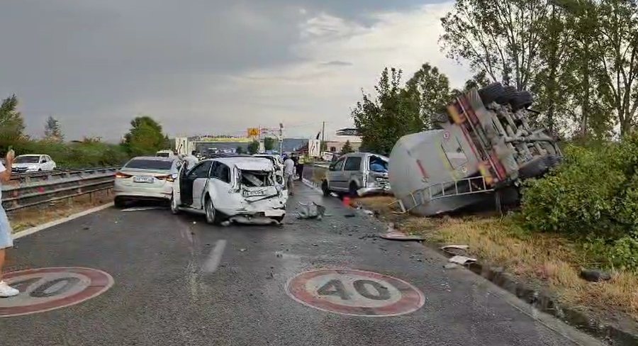 Makina del nga rruga në Vlorë–Peshkëpi, të paktën katër persona të plagosur