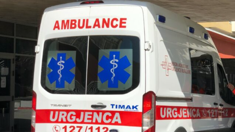 Makina përplas motorin në Shkodër, një i lënduar