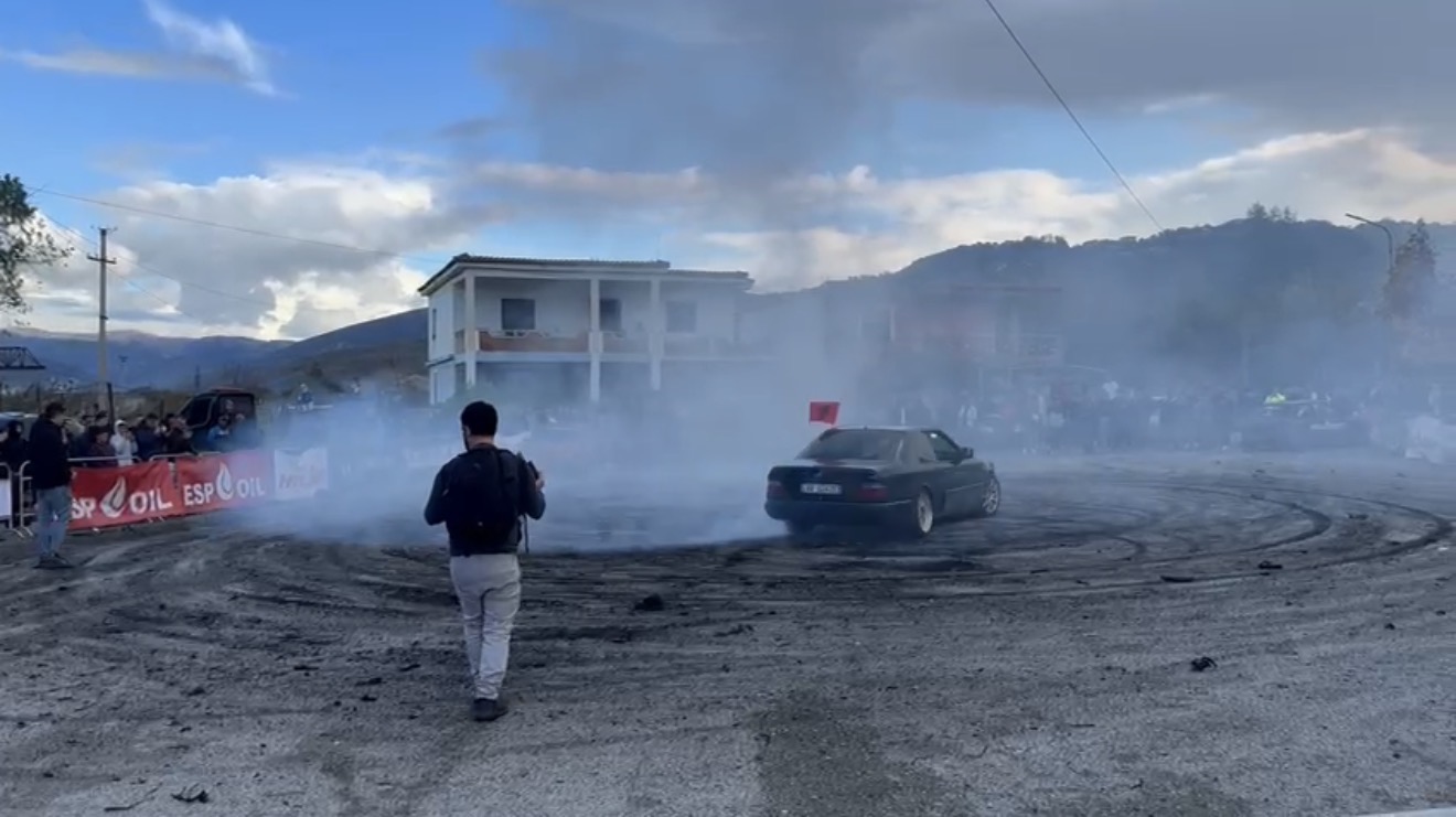 Mallakastra feston Çlirimin me super-show; Helldrift “çmend” qytetin