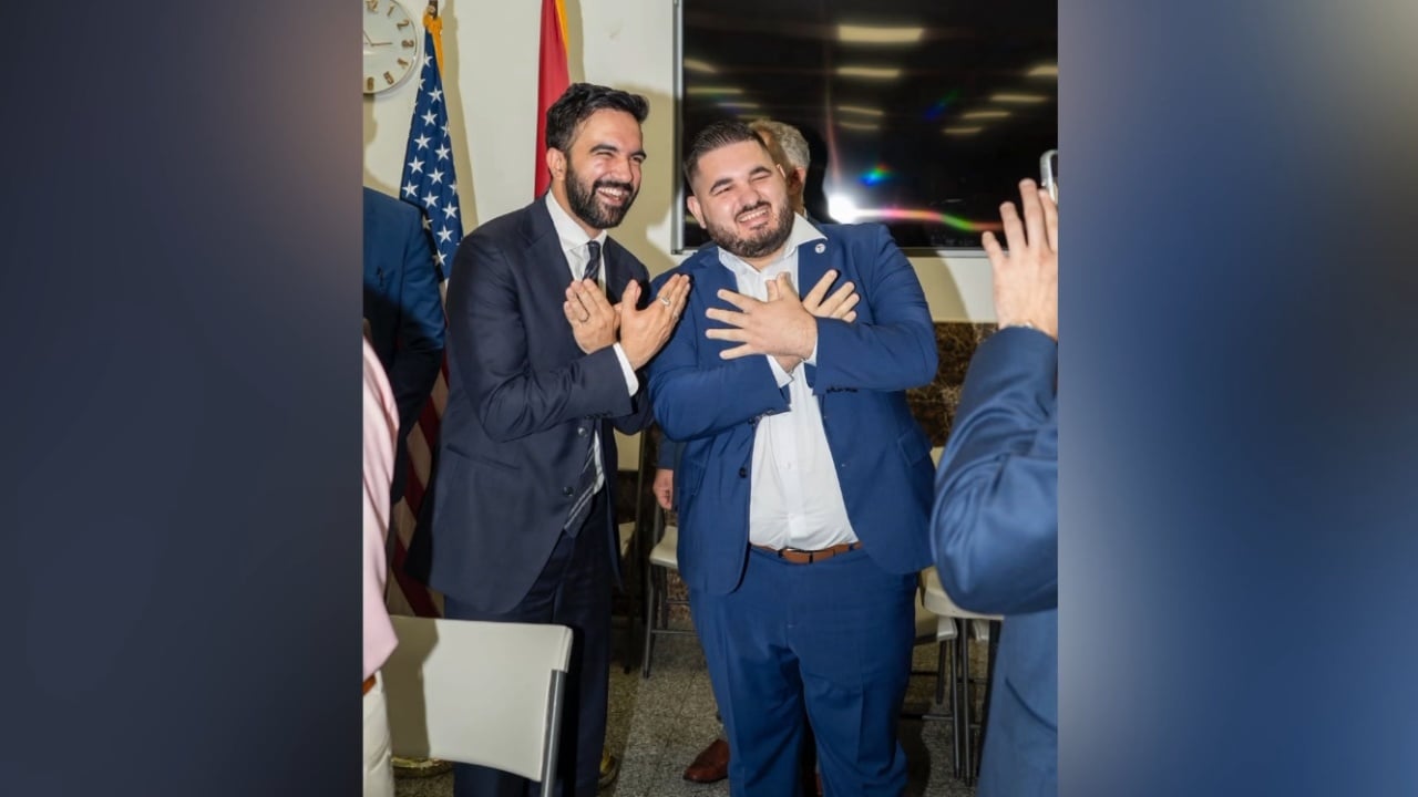 Mamdani me shqiponjën shqiptare/ Fotot e Kryebashkiakut të ri të Nju Jorkut që u bënë virale, flet i riu shqiptar që i shkrepi