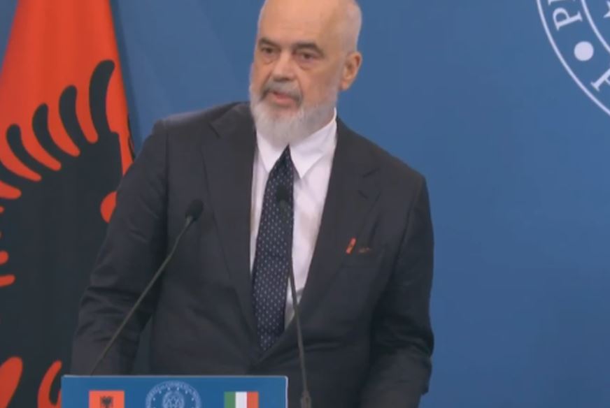 Marrëveshja për kampin e Gjadrit/ Rama gazetarit: Keni 2 vite me këtë pyetje…