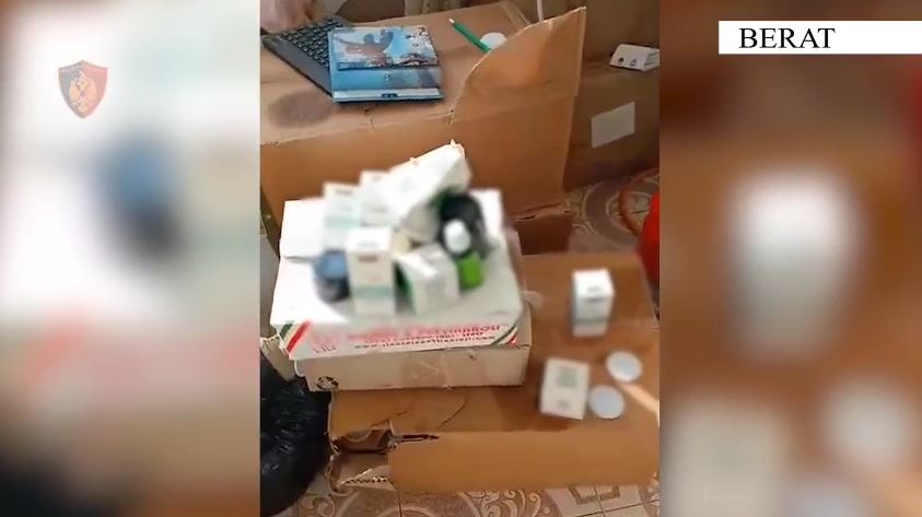 Mashtronte në rrjete sociale me kremra “shëruese”, procedohet 30-vjeçarja nga Berati